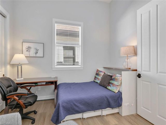 7864 Valencia CT, Naples, FL 34113