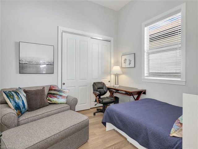 7864 Valencia CT, Naples, FL 34113