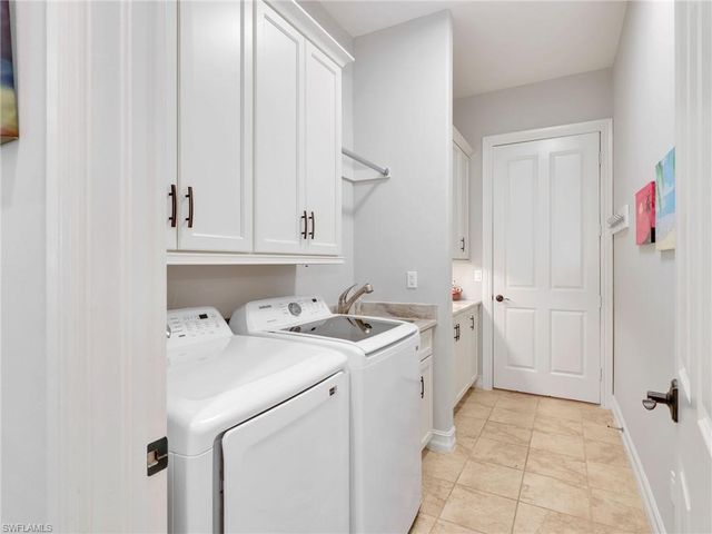 7864 Valencia CT, Naples, FL 34113