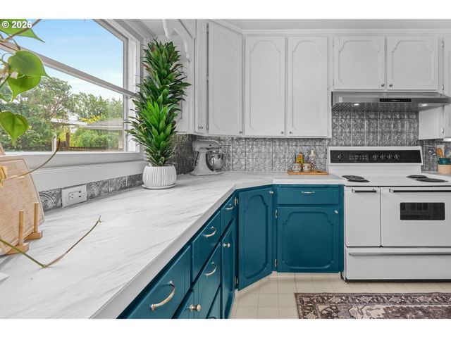 2724 Se 70TH Ave, Portland, OR 97206
