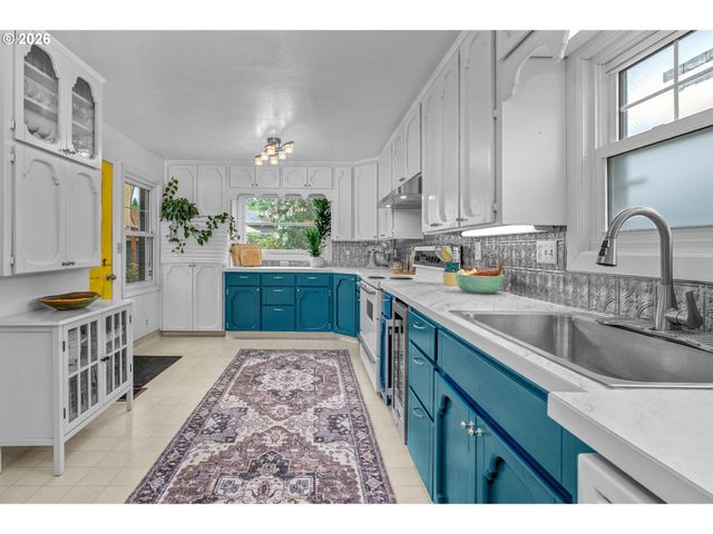 2724 Se 70TH Ave, Portland, OR 97206