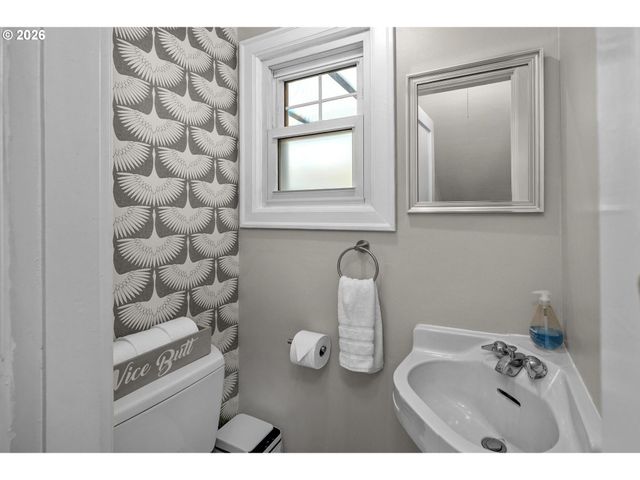2724 Se 70TH Ave, Portland, OR 97206