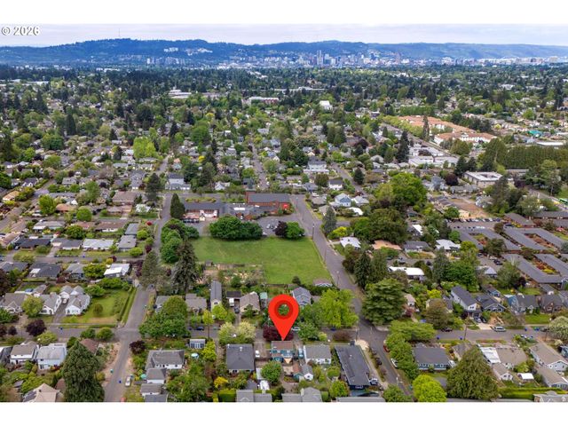 2724 Se 70TH Ave, Portland, OR 97206