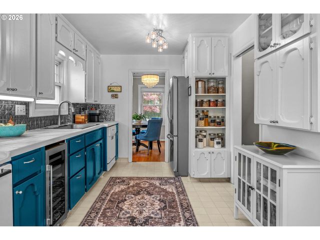 2724 Se 70TH Ave, Portland, OR 97206