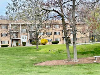 377 Huse Rd Unit 33, Manchester, NH 03103