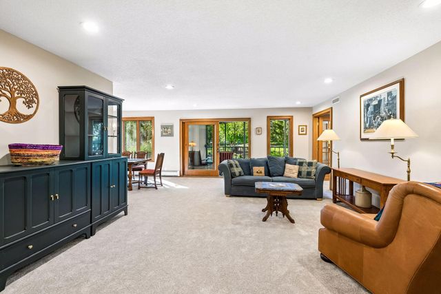 5501 Dewey Hill Road 140, Edina, MN 55439
