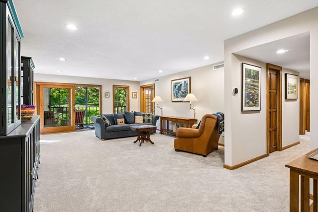 5501 Dewey Hill Road 140, Edina, MN 55439
