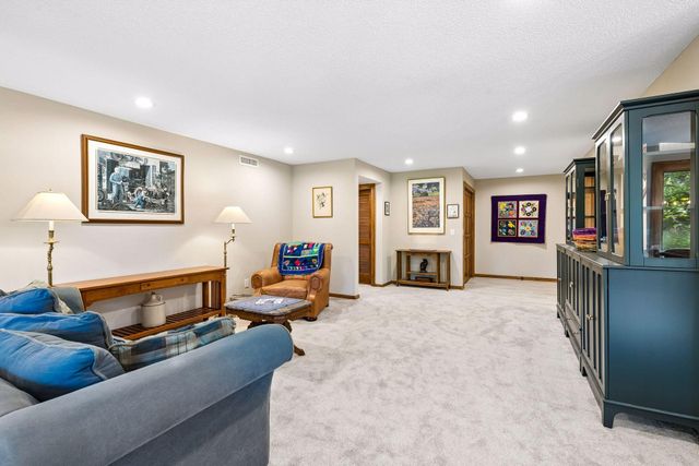 5501 Dewey Hill Road 140, Edina, MN 55439