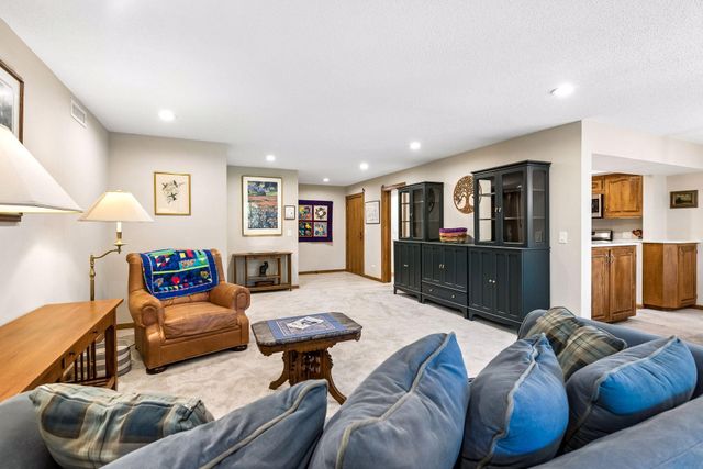5501 Dewey Hill Road 140, Edina, MN 55439
