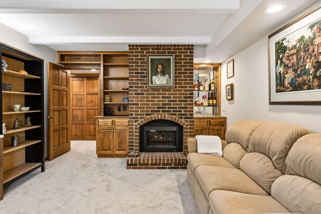 5501 Dewey Hill Road 140, Edina, MN 55439