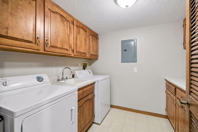 5501 Dewey Hill Road 140, Edina, MN 55439
