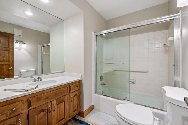 5501 Dewey Hill Road 140, Edina, MN 55439