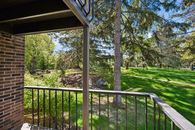 5501 Dewey Hill Road 140, Edina, MN 55439