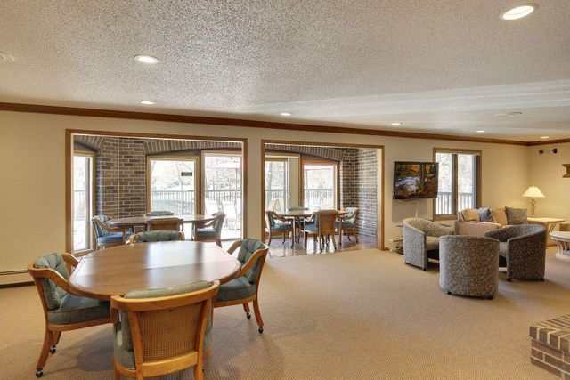 5501 Dewey Hill Road 140, Edina, MN 55439