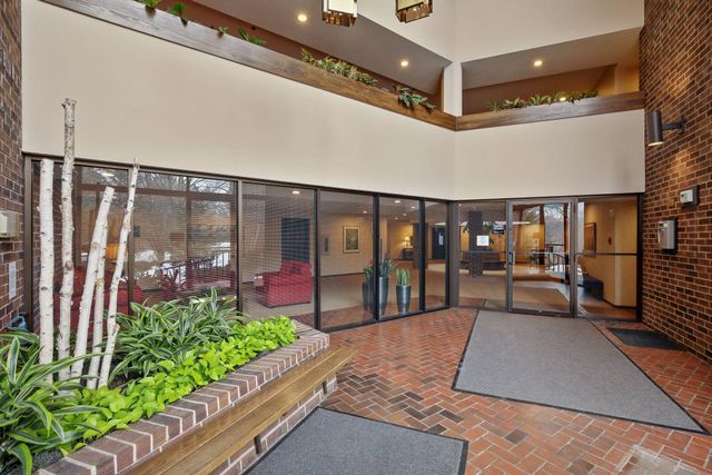 5501 Dewey Hill Road 140, Edina, MN 55439