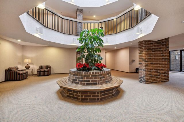 5501 Dewey Hill Road 140, Edina, MN 55439
