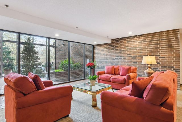 5501 Dewey Hill Road 140, Edina, MN 55439