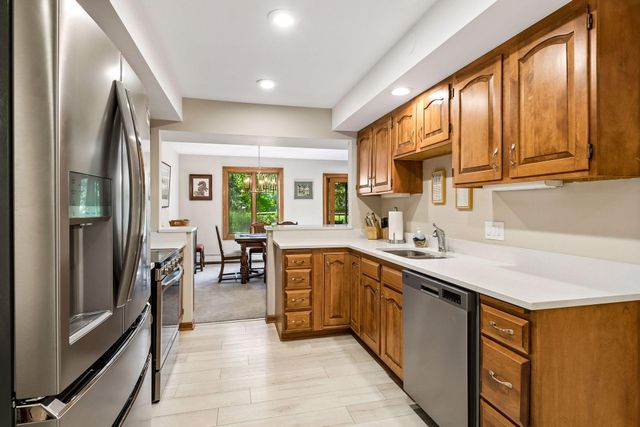 5501 Dewey Hill Road 140, Edina, MN 55439