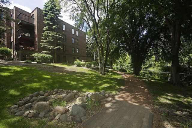 5501 Dewey Hill Road 140, Edina, MN 55439