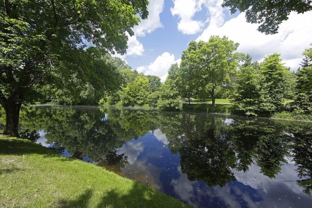 5501 Dewey Hill Road 140, Edina, MN 55439