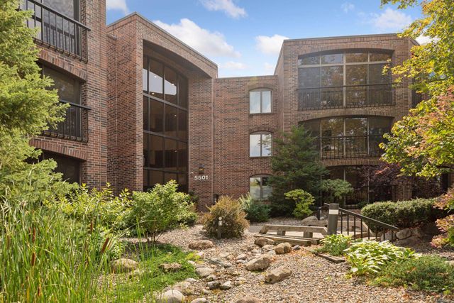 5501 Dewey Hill Road 140, Edina, MN 55439