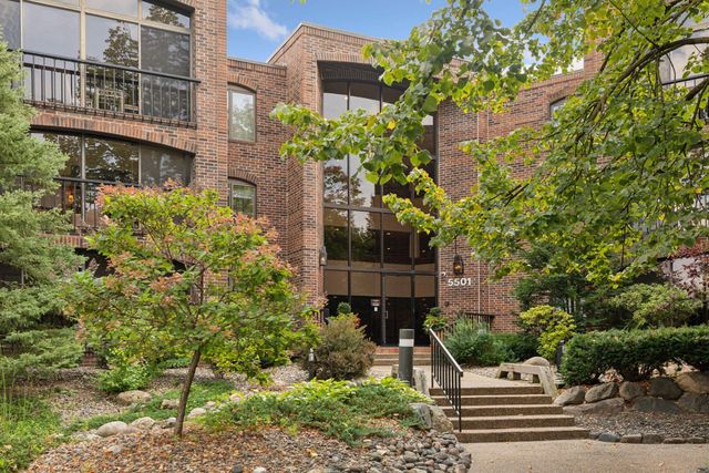 5501 Dewey Hill Road 140, Edina, MN 55439