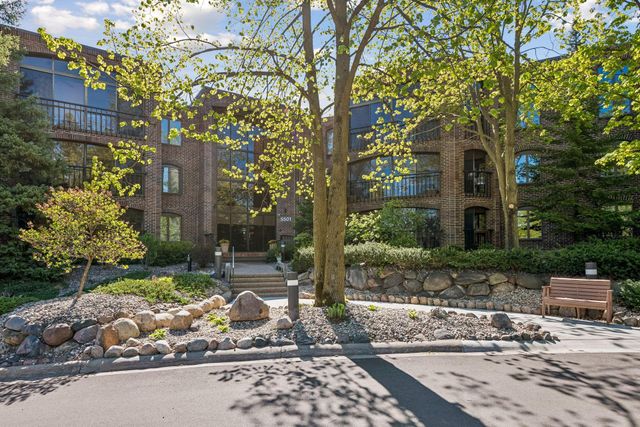5501 Dewey Hill Road 140, Edina, MN 55439