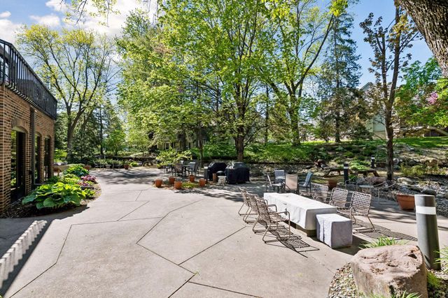 5501 Dewey Hill Road 140, Edina, MN 55439