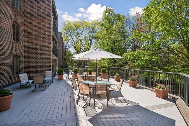 5501 Dewey Hill Road 140, Edina, MN 55439