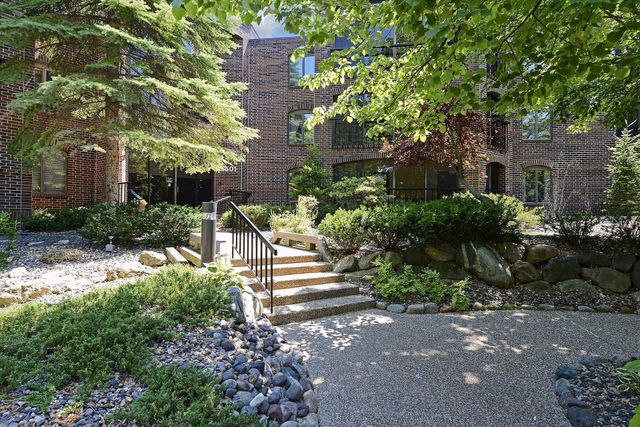 5501 Dewey Hill Road 140, Edina, MN 55439