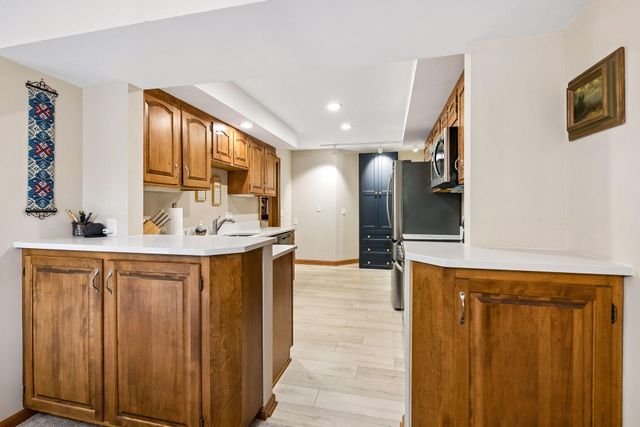 5501 Dewey Hill Road 140, Edina, MN 55439