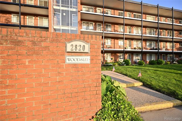 2820 Woodslee Drive 405, Royal Oak, MI 48073