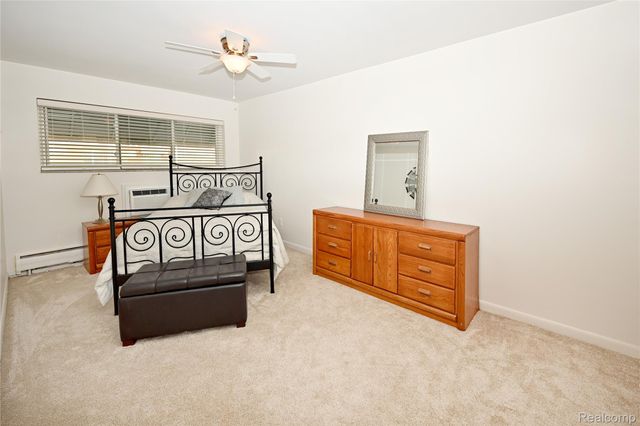 2820 Woodslee Drive 405, Royal Oak, MI 48073