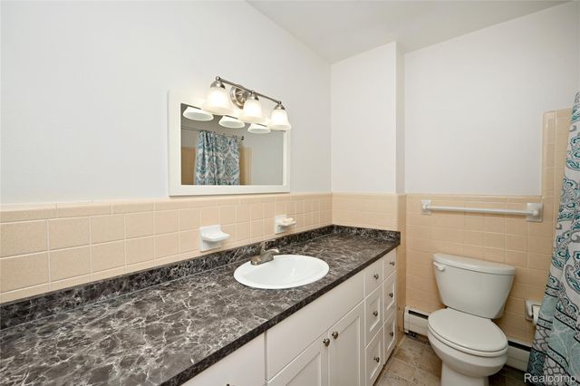 2820 Woodslee Drive 405, Royal Oak, MI 48073