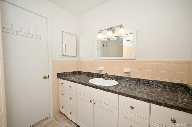2820 Woodslee Drive 405, Royal Oak, MI 48073