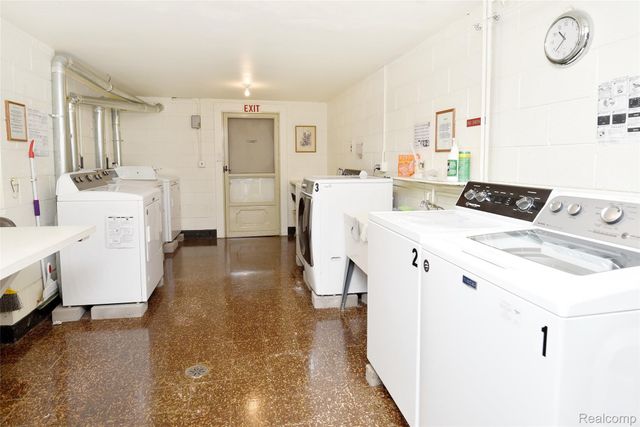 2820 Woodslee Drive 405, Royal Oak, MI 48073