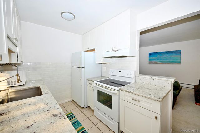 2820 Woodslee Drive 405, Royal Oak, MI 48073