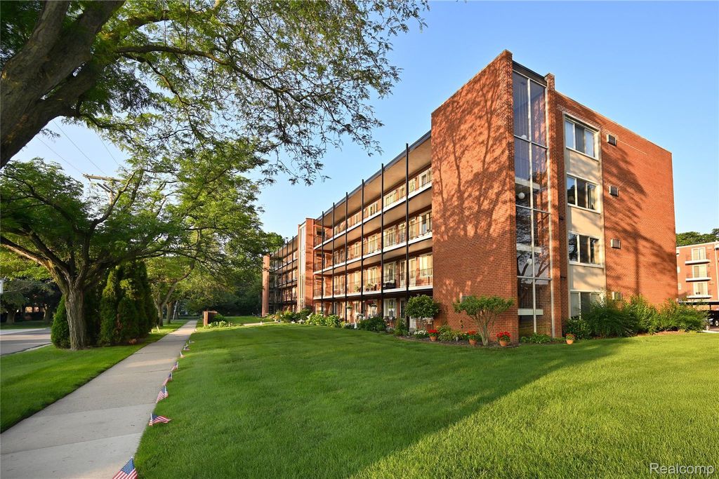 2820 Woodslee Drive 405, Royal Oak, MI 48073
