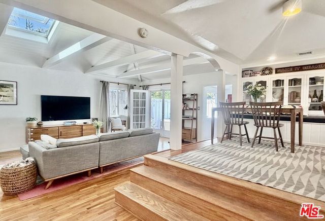 8460 Kirkwood Drive, Los Angeles, CA 90046