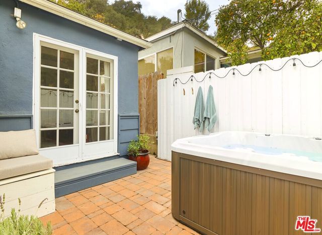 8460 Kirkwood Drive, Los Angeles, CA 90046