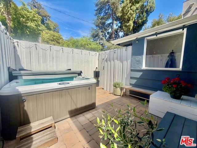 8460 Kirkwood Drive, Los Angeles, CA 90046