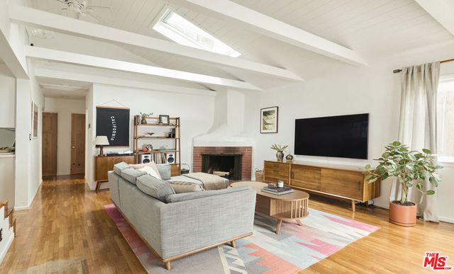 8460 Kirkwood Drive, Los Angeles, CA 90046