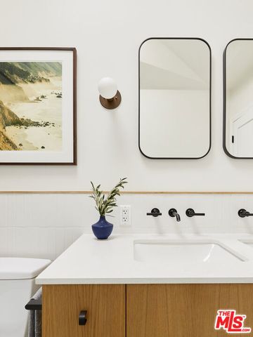 8460 Kirkwood Drive, Los Angeles, CA 90046