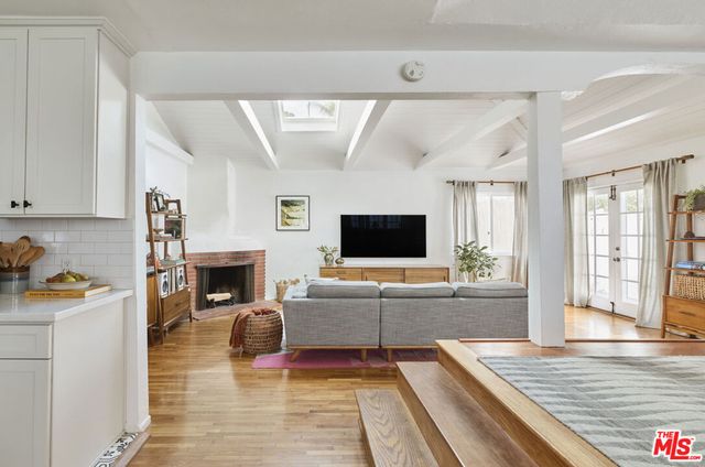 8460 Kirkwood Drive, Los Angeles, CA 90046