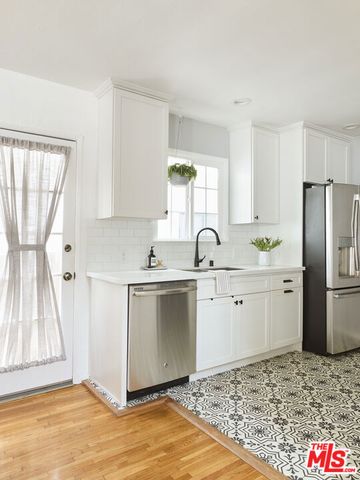 8460 Kirkwood Drive, Los Angeles, CA 90046