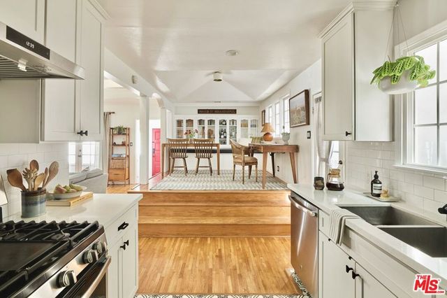 8460 Kirkwood Drive, Los Angeles, CA 90046