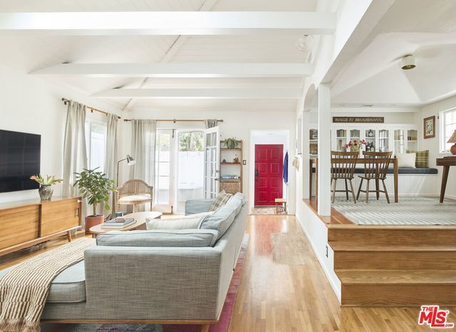 8460 Kirkwood Drive, Los Angeles, CA 90046