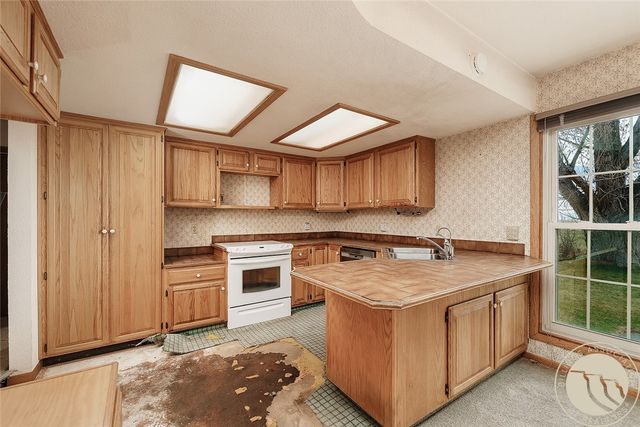 852 W I Road, Huntley, MT 59037