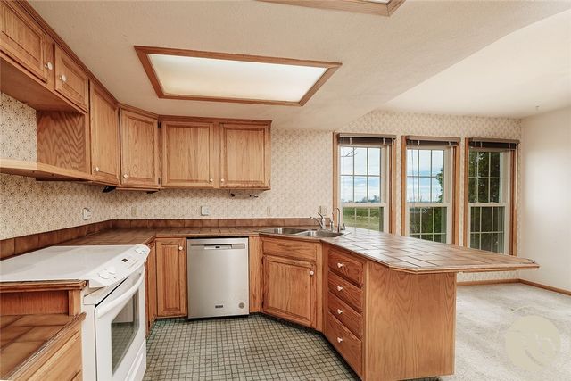 852 W I Road, Huntley, MT 59037