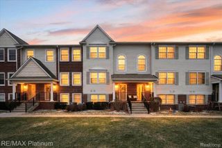 730 Eagle Drive 14, Fenton, MI 48430